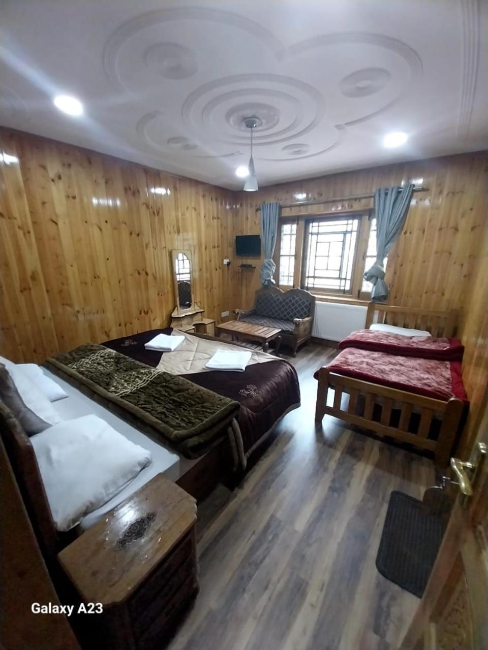 Hotel Barzman Sonāmarg Quarto foto