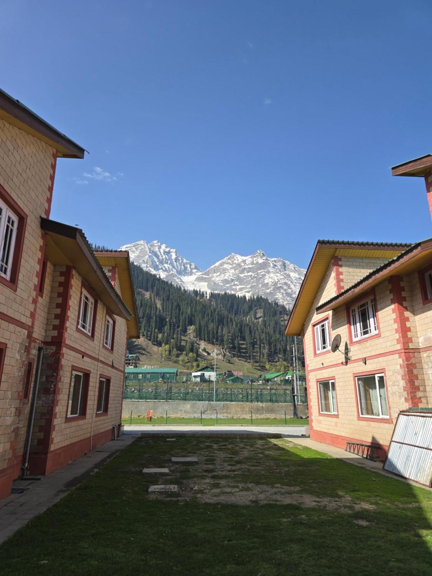 Hotel Barzman Sonāmarg Exterior foto